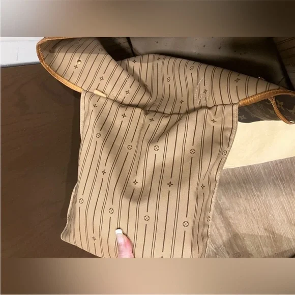 Louis Vuitton monogrammed neverfull GM tote bag - Picture 5 of 11